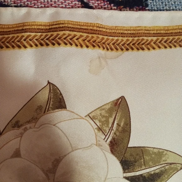 CHANEL VINTAGE 100% Silk logo Camellia Auth 34" x 35" Scarf Hand-rolled Hem - Picture 14 of 16